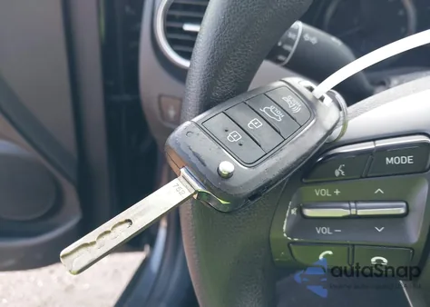 2018 Hyundai Kona Se z USA, uszkodzony, nr VIN KM8K1CAA2JU095360